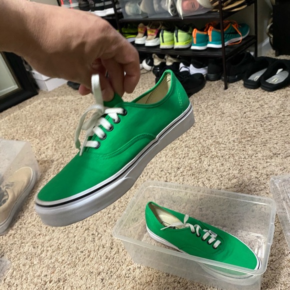 Vans - Picture 2 of 2
